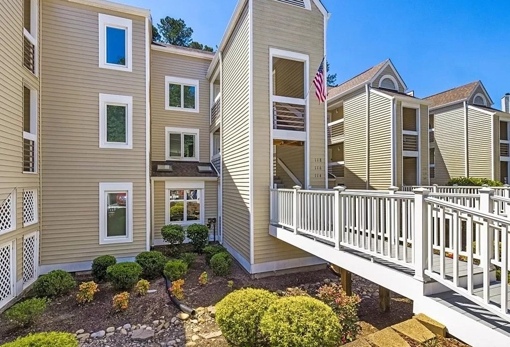 106 Water Pointe Ct